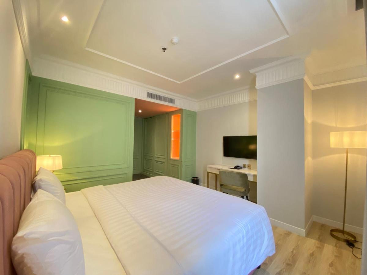 Maia Hotel Jakarta Exterior photo