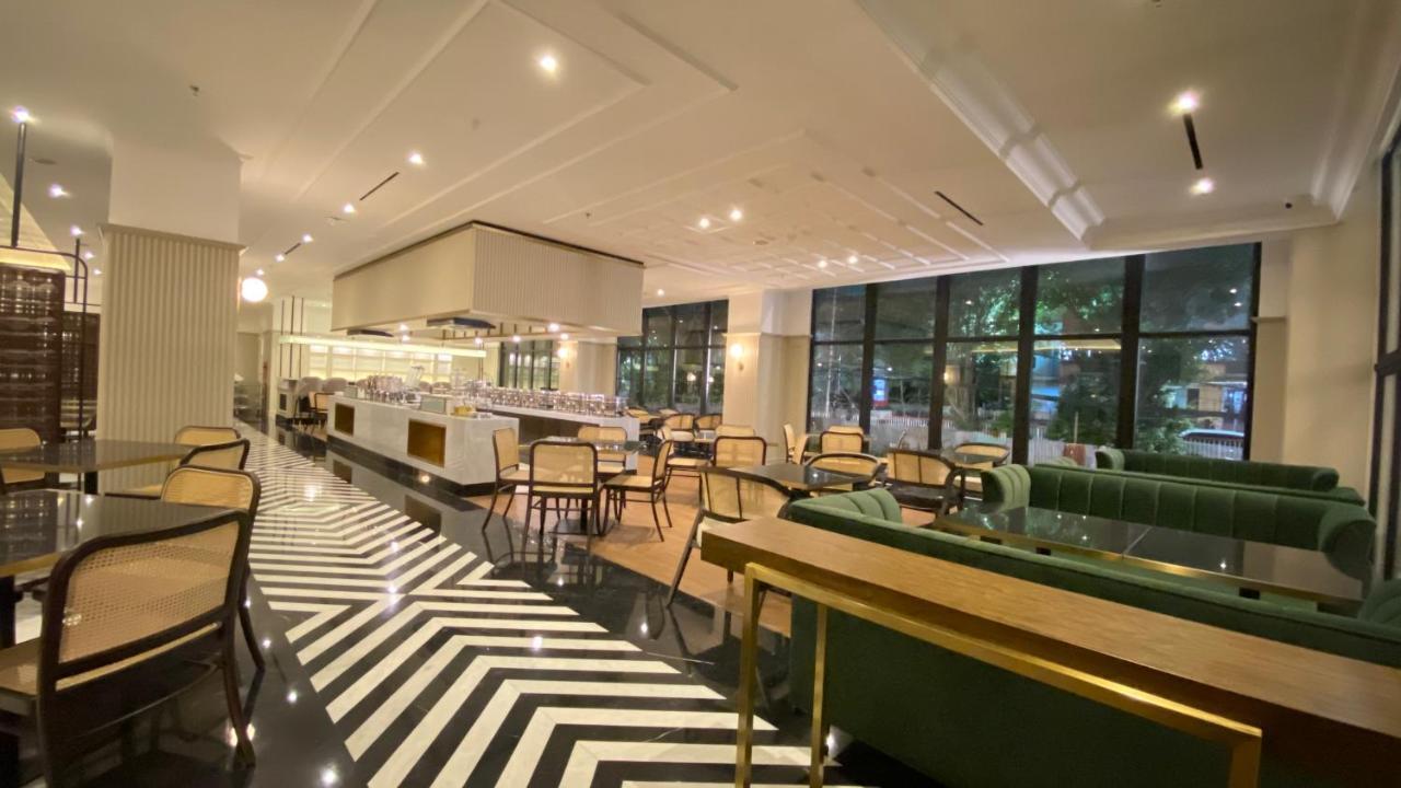 Maia Hotel Jakarta Exterior photo