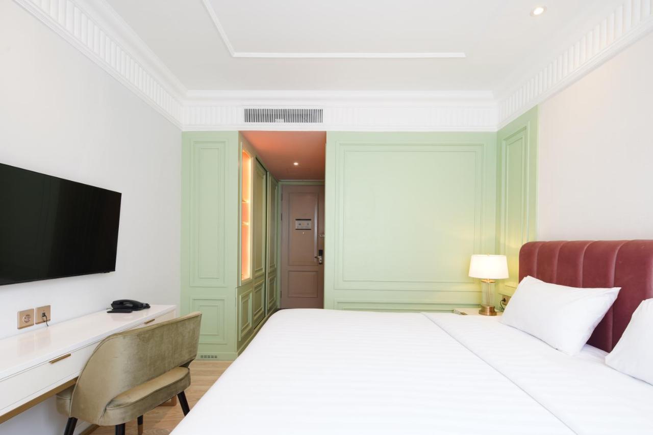 Maia Hotel Jakarta Exterior photo